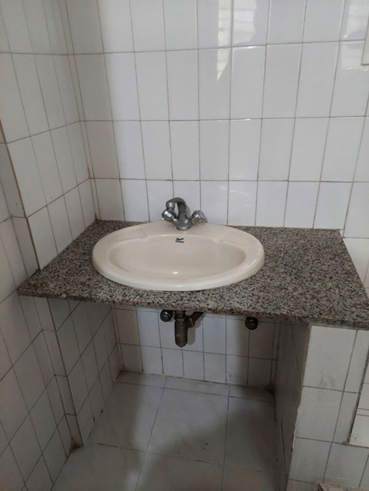 Bathroom, aundh 2 Bedroom 900 Sq.Ft. Apartment In Aundh Pune 9854465