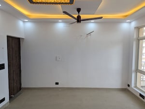 Room in 2.5 BHK Apartment at Raheja Shilas, Sector 109 – for Rent