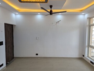 Room in 2.5 BHK Apartment at Raheja Shilas, Sector 109 – for Rent
