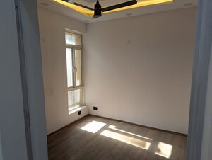 Room in 2.5 BHK Apartment at Raheja Shilas, Sector 109 – for Rent