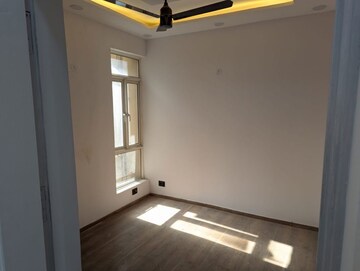 Room in 2.5 BHK Apartment at Raheja Shilas, Sector 109 – for Rent