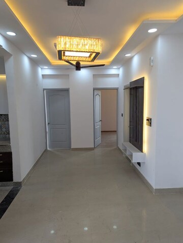 2.5 BHK Apartment For Rent in Raheja Shilas, Sector 109