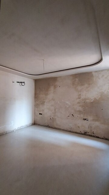 Furnished Amenities in 4 BHK Builder Floor at BPTP District, Sector 81 – for Sale