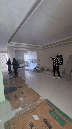 Parking in 4 BHK Builder Floor at BPTP District, Sector 81 – for Sale