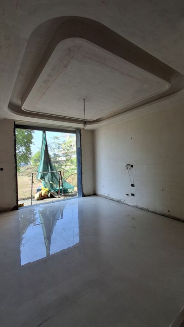 Room, bptp-district 4 Bedroom 300 Sq.Yd. Builder Floor In Sector 81 Faridabad 9854478