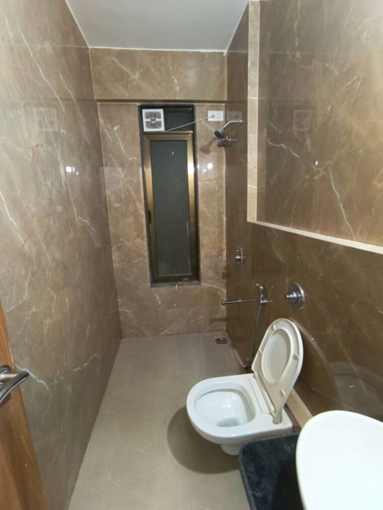 Bathroom, majestic-amarjyoti-chs 3 Bedroom 1008 Sq.Ft. Apartment In Chembur Mumbai 9854474