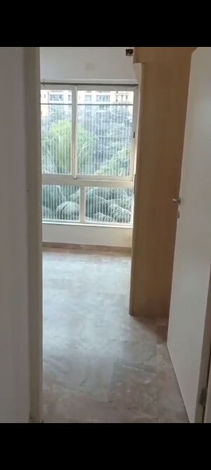 Room in 3 BHK Apartment at Hiranandani Estate, Ghodbunder Road – for Rent