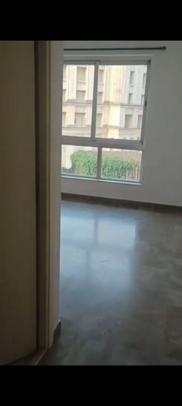 Room in 3 BHK Apartment at Hiranandani Estate, Ghodbunder Road – for Rent