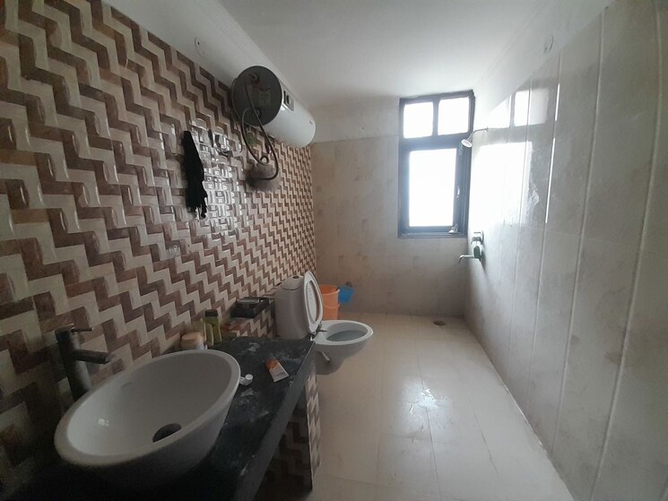 Bathroom, maya-garden-city 3 Bedroom 1852 Sq.Ft. Apartment In Lohgarh Zirakpur 9854484