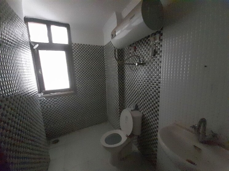 Bathroom, maya-garden-city 3 Bedroom 1852 Sq.Ft. Apartment In Lohgarh Zirakpur 9854484