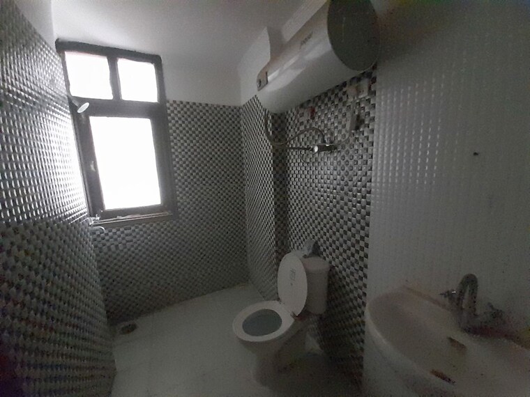 Bathroom, maya-garden-city 3 Bedroom 1852 Sq.Ft. Apartment In Lohgarh Zirakpur 9854484