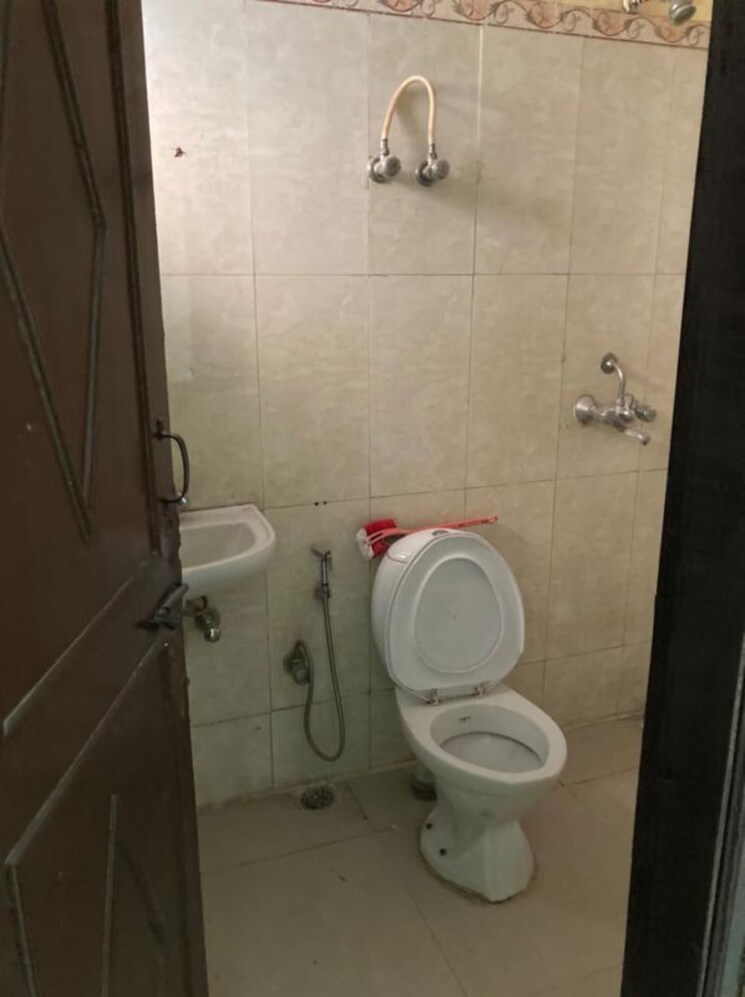 Bathroom, sushant-lok-2 2 Bedroom 180 Sq.Mt. Builder Floor In Sector 57 Gurgaon 9854498