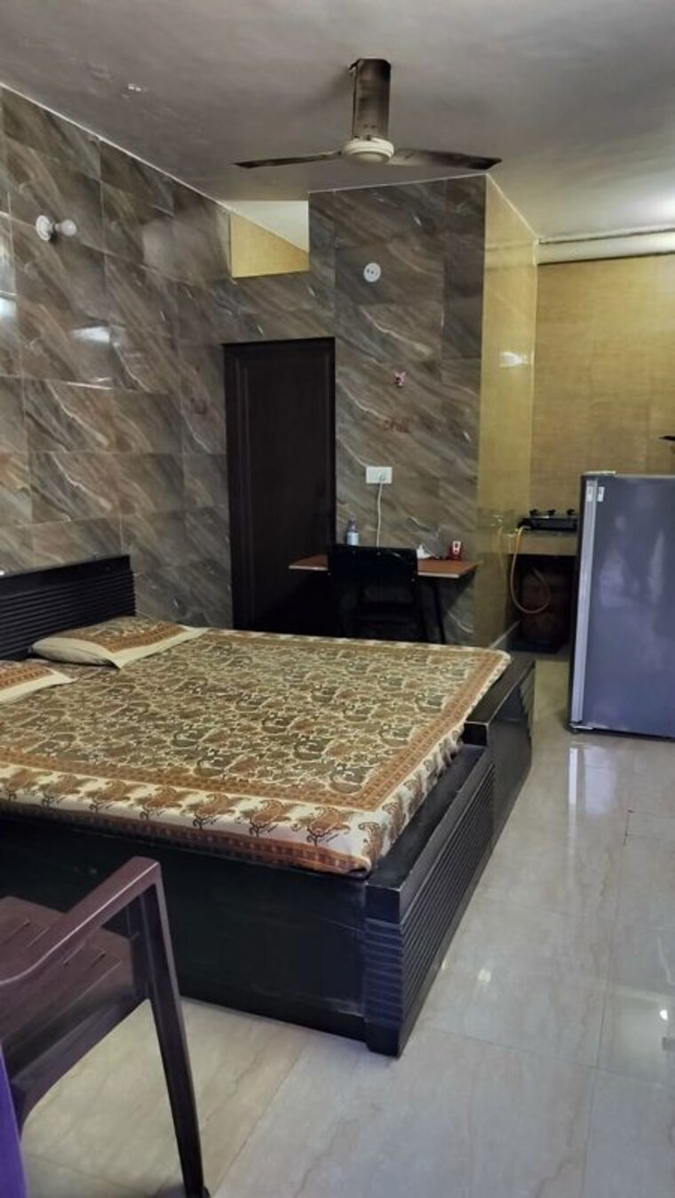 Bedroom, arun-vihar 1 RK 400 Sq.Ft. Apartment In Sector 29 Noida 9854501