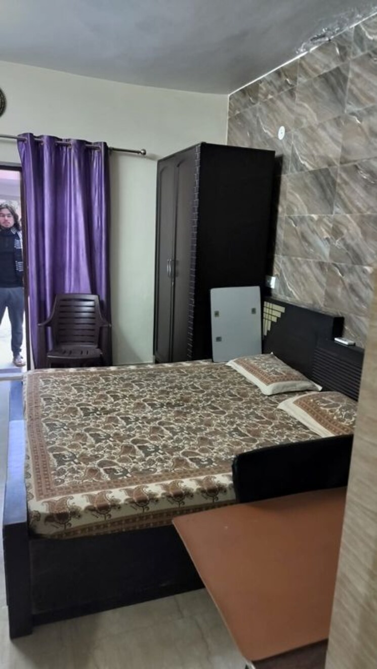 Bedroom, arun-vihar 1 RK 400 Sq.Ft. Apartment In Sector 29 Noida 9854501