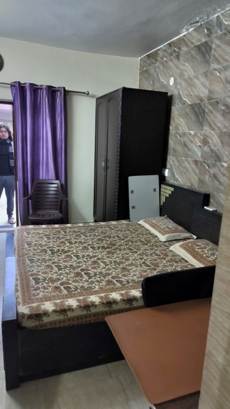 Bedroom, arun-vihar 1 RK 400 Sq.Ft. Apartment In Sector 29 Noida 9854501