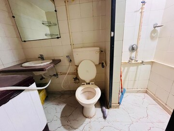Bathroom in 1 BHK Apartment at Summit Apartment, Goregaon East – for Rent