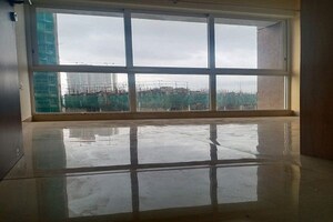 Room in 1.5 BHK Apartment at Runwal Forests, Kanjurmarg West – for Sale