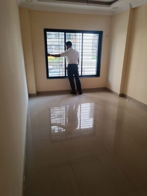 Room in 1 BHK Apartment at Metro Heights Kandivali, Kandivali West – for Rent