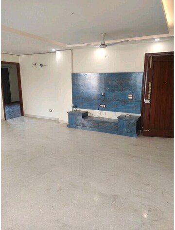 Living Room in 3.5 BHK Builder Floor at Sector 57 – for Rent