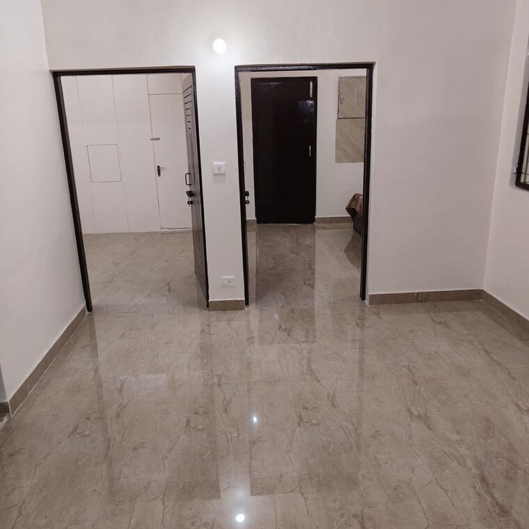 Room, east of kailash 4 Bedroom 450 Sq.Yd. Apartment In East Of Kailash Delhi 9854557