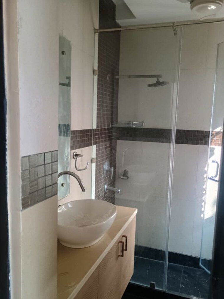 Bathroom, east of kailash 4 Bedroom 450 Sq.Yd. Apartment In East Of Kailash Delhi 9854557
