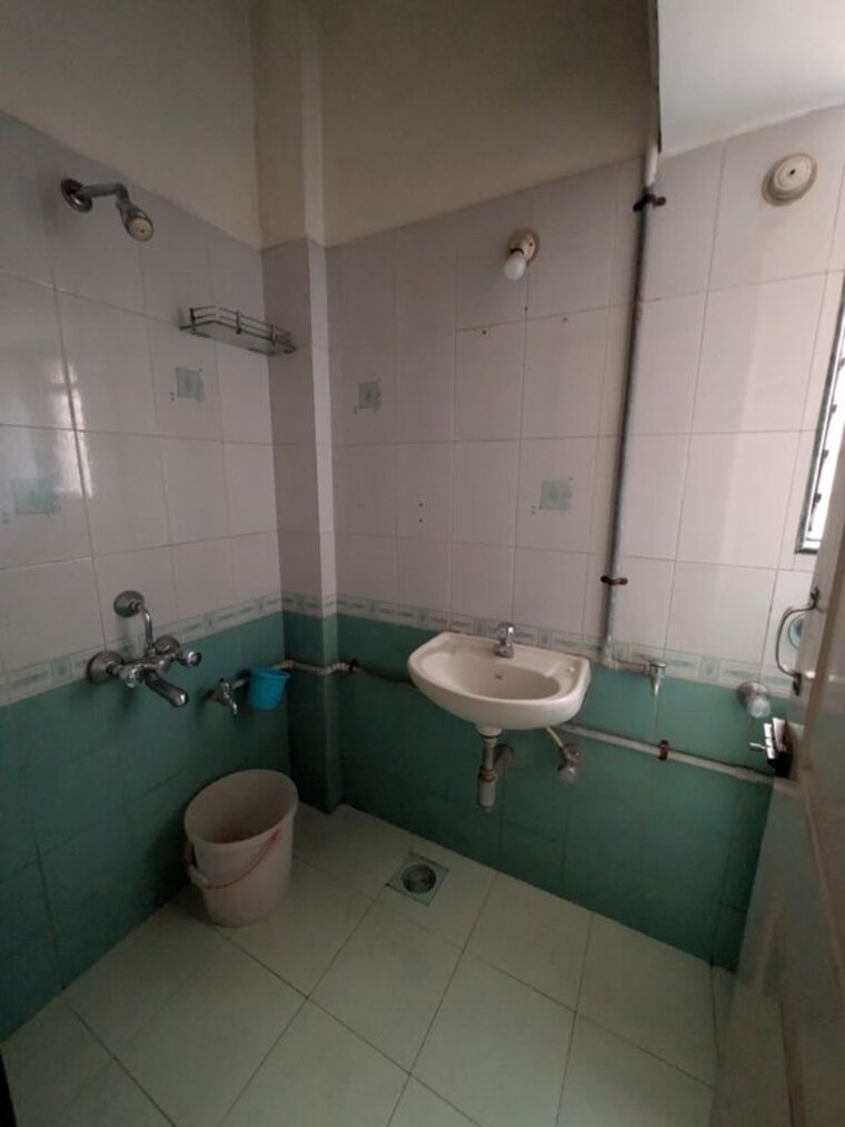 Bathroom, tulshidham-complex 2 Bedroom 920 Sq.Ft. Apartment In Thane West Thane 9854568