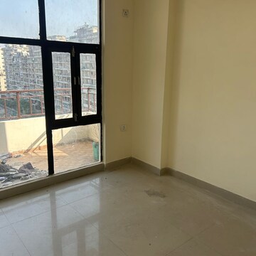 Room in 2 BHK Apartment at Maxheights Dream Homes, Sector 63 – for Rent