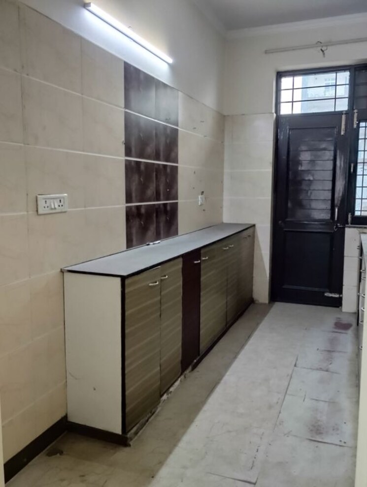 Kitchen, sector 17 3 Bedroom 2250 Sq.Ft. Builder Floor In Sector 17 Faridabad 9854607