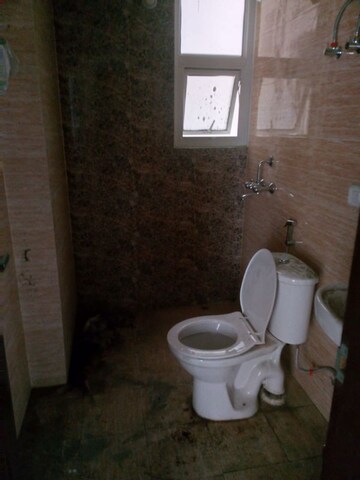 Bathroom in 3 BHK Apartment at Omaxe R2, Gomti Nagar – for Rent