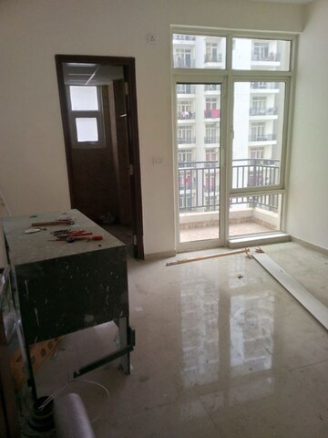 Room in 3 BHK Apartment at Omaxe R2, Gomti Nagar – for Rent