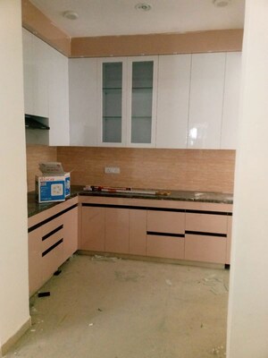 Kitchen in 3 BHK Apartment at Omaxe R2, Gomti Nagar – for Rent
