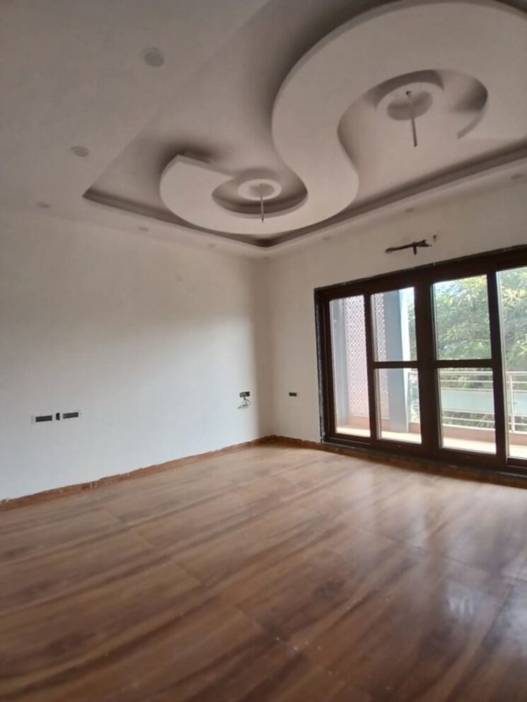 Room, sector 31 3 Bedroom 2250 Sq.Ft. Builder Floor In Sector 31 Faridabad 9854637