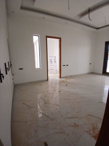 Room in 3 BHK Builder Floor at Sector 31 – for Sale