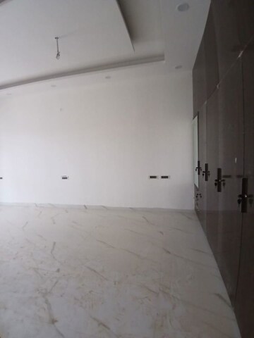 Room in 3 BHK Builder Floor at Sector 31 – for Sale