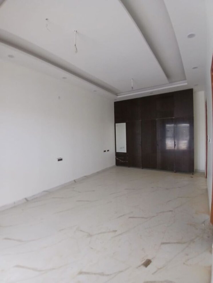 Room, sector 31 3 Bedroom 2250 Sq.Ft. Builder Floor In Sector 31 Faridabad 9854637