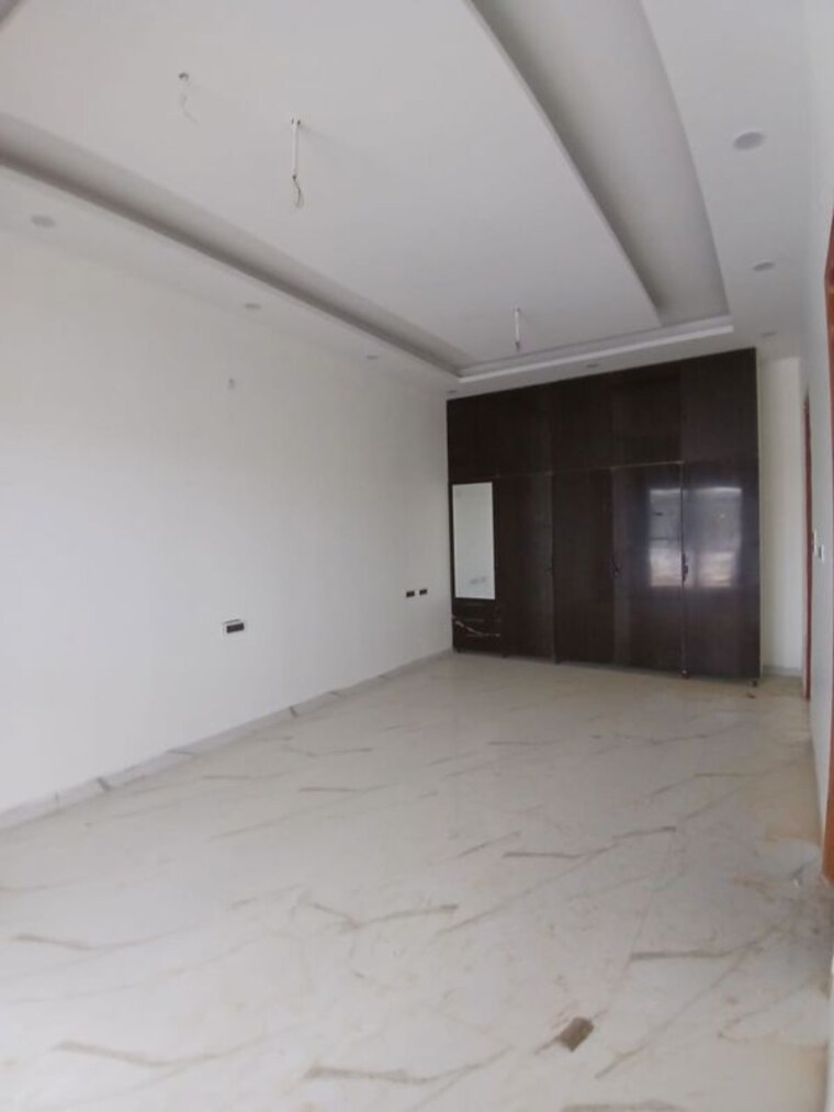 Room, sector 31 3 Bedroom 2250 Sq.Ft. Builder Floor In Sector 31 Faridabad 9854637