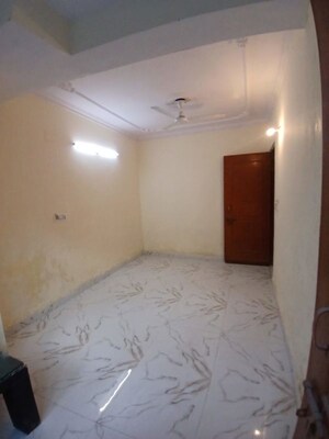 Room in 2 BHK Builder Floor at Sector 30 – for Rent