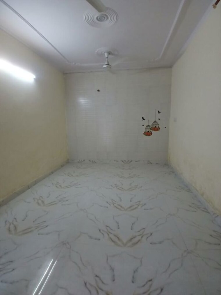 Room, sector 30 2 Bedroom 1600 Sq.Ft. Builder Floor In Sector 30 Faridabad 9854643