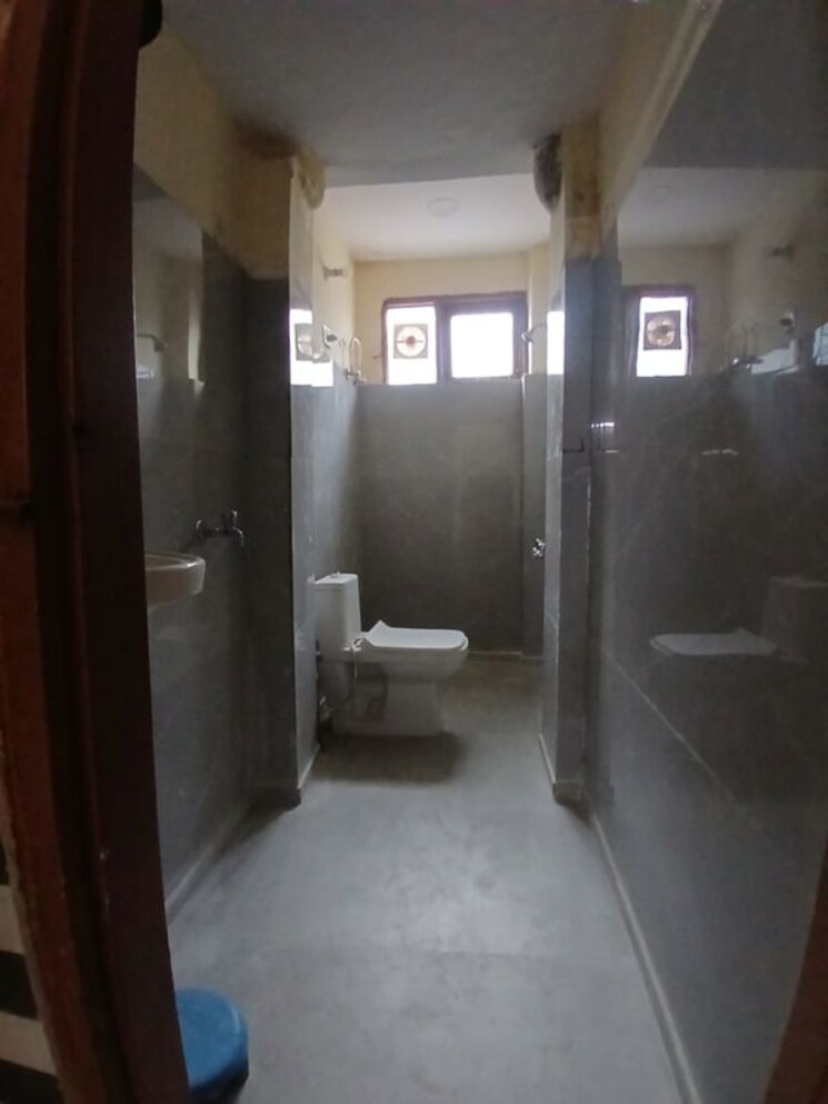 Bathroom, sector 30 2 Bedroom 1600 Sq.Ft. Builder Floor In Sector 30 Faridabad 9854643