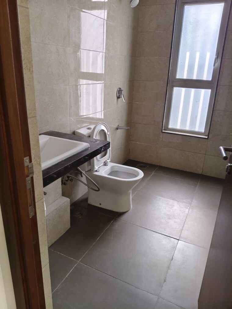 Bathroom, kalpataru-vista 3 Bedroom 3047 Sq.Ft. Apartment In Sector 128 Noida 9854647