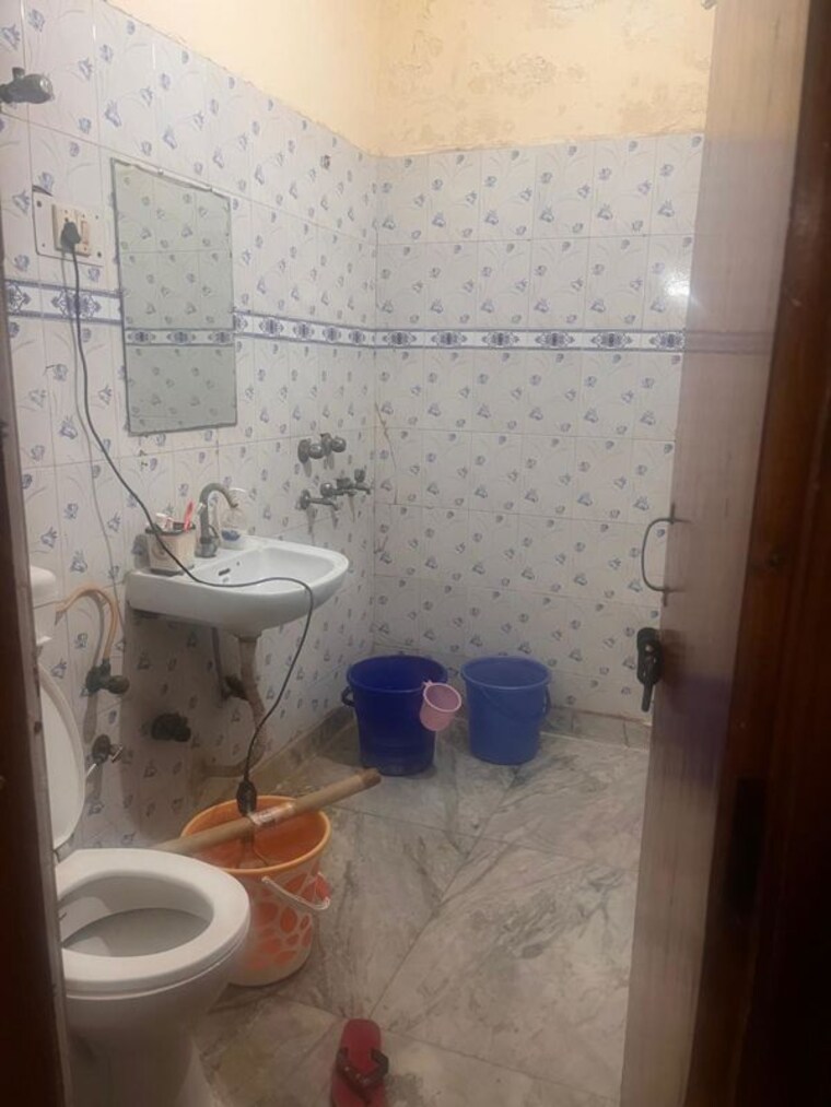 Bathroom, spring field colony 1 Bedroom 800 Sq.Ft. Builder Floor In Spring Field Colony Faridabad 9854650