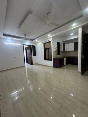 Room in 2 BHK Builder Floor at Saket – for Rent