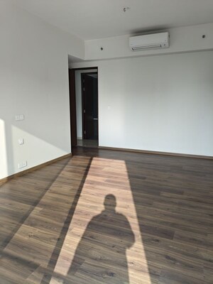 Room in 3 BHK Apartment at Kalpataru Vista, Sector 128 – for Rent