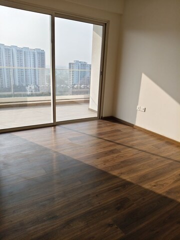 Room in 3 BHK Apartment at Kalpataru Vista, Sector 128 – for Rent