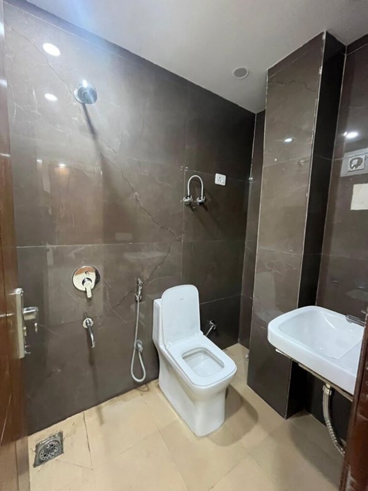 Bathroom, saket 2 Bedroom 1000 Sq.Ft. Builder Floor In Saket Delhi 9854678
