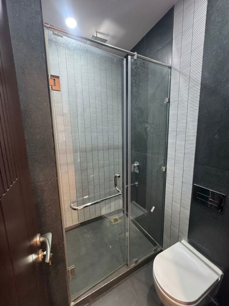 Attached Bathroom, paschim vihar 3 Bedroom 150 Sq.Yd. Builder Floor In Paschim Vihar Delhi 9854698