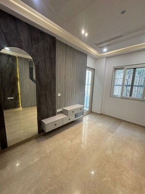 Room in 3 BHK Builder Floor at Paschim Vihar – for Rent