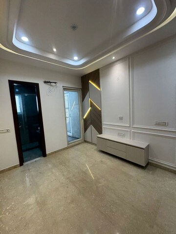 Room in 3 BHK Builder Floor at Paschim Vihar – for Rent