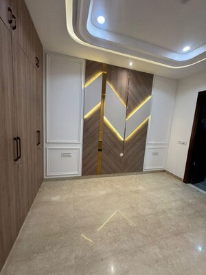 Room in 3 BHK Builder Floor at Paschim Vihar – for Rent