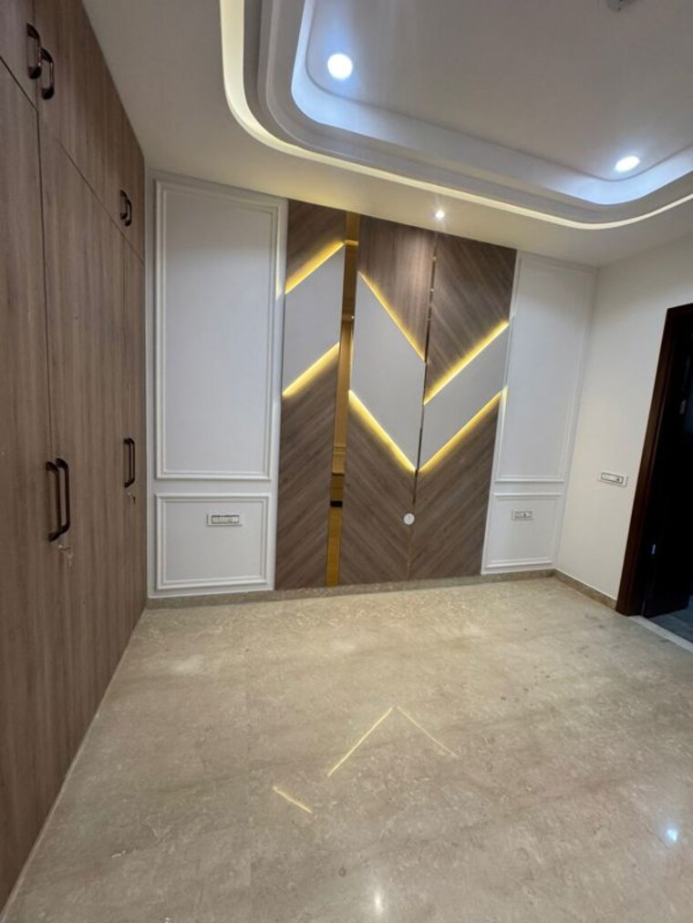 Room, paschim vihar 3 Bedroom 150 Sq.Yd. Builder Floor In Paschim Vihar Delhi 9854698